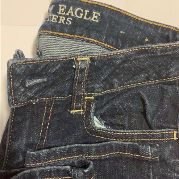 Dark wash American Eagle jeans - Picture 4 of 4